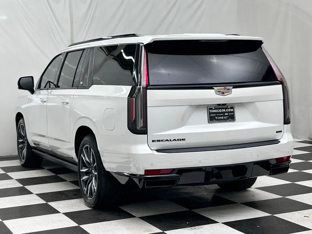 Used 2022 White Cadillac Sport Platinum image 5