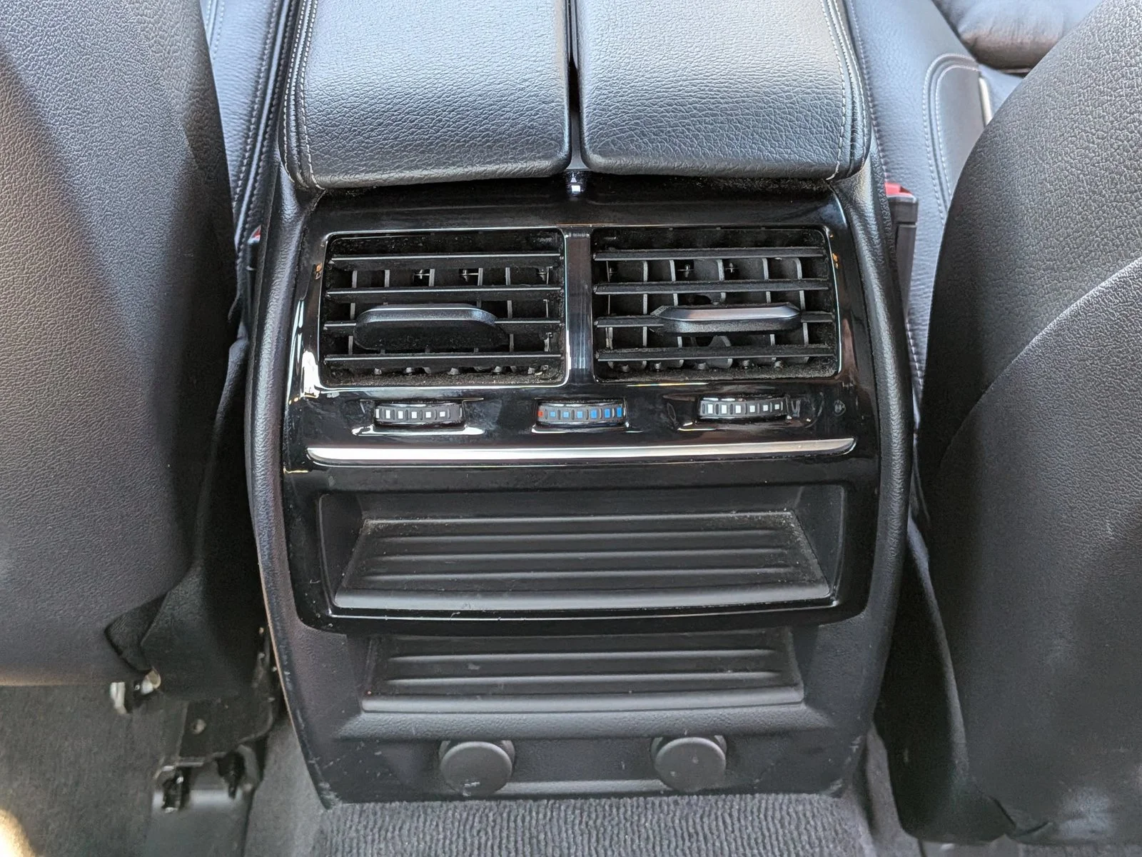 Used 2019 Dark Graphite Metallic BMW 530e iPerformance image 18