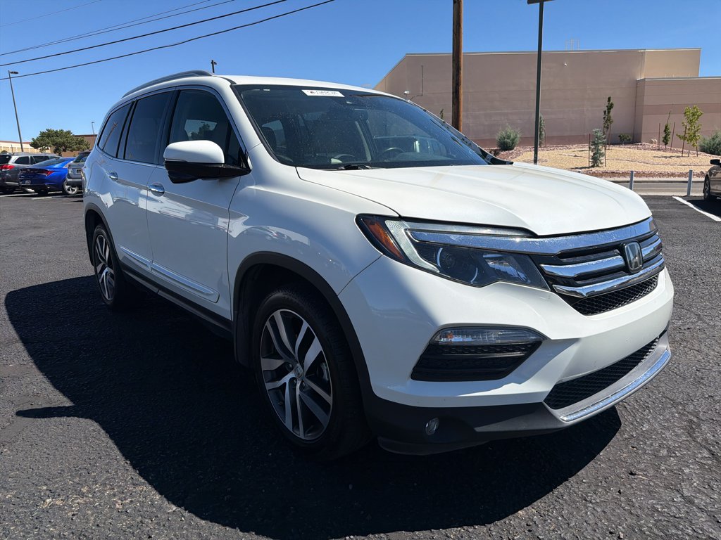 Used 2017 White Diamond Pearl Honda Touring image 3