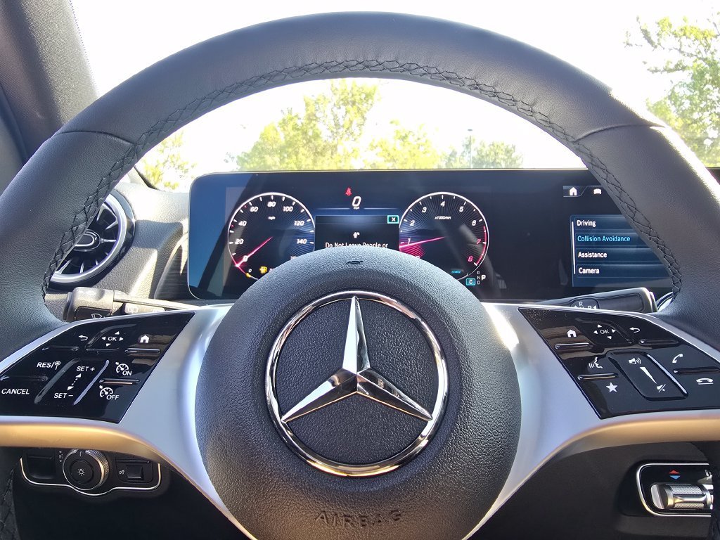 New 2026 Polar White Mercedes-Benz GLB 250 image 62