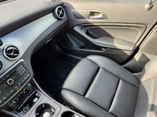 Used 2017 Silver Mercedes-Benz GLA 250 image 16