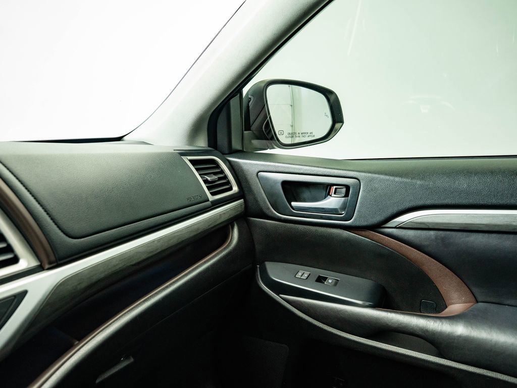 Used 2017 Blizzard Pearl Toyota Limited image 41