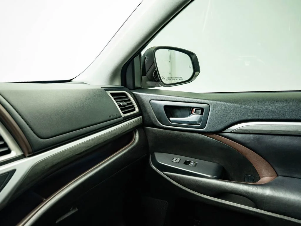 Used 2017 Blizzard Pearl Toyota Limited image 41