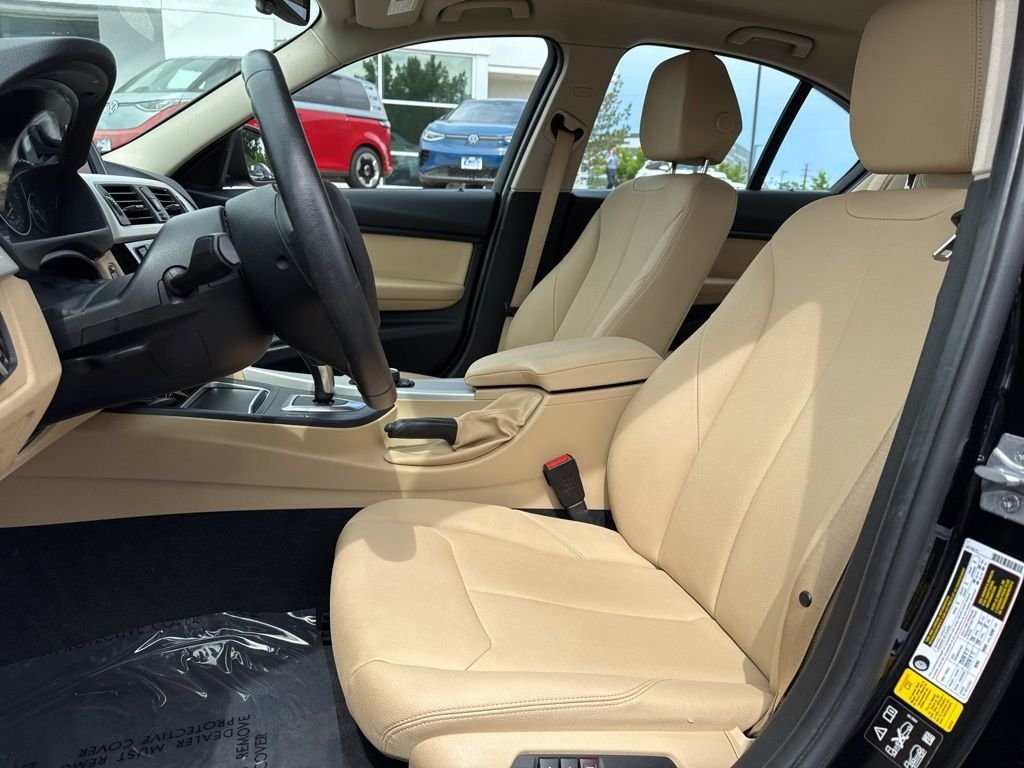 Used 2018 Black Sapphire Metallic BMW 320i xDrive image 9