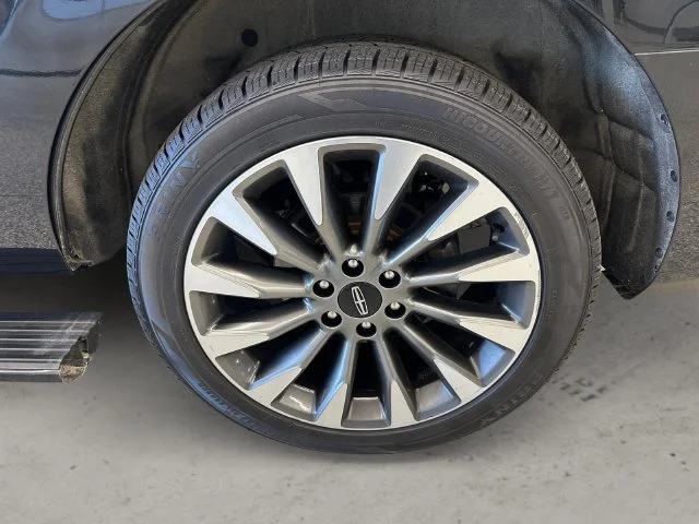 Used 2021 Black Lincoln Reserve image 14