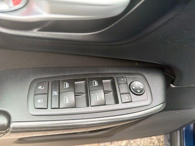 Used 2015 True Blue Pearlcoat Jeep Latitude image 12