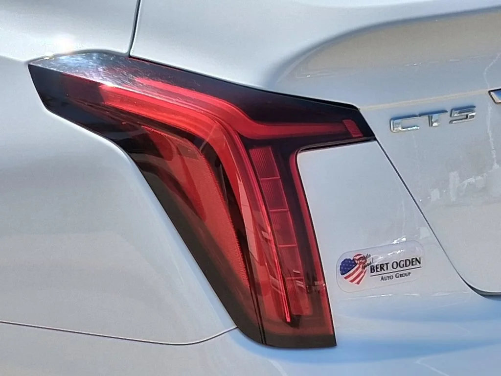 Used 2020 SUMMIT WHITE Cadillac Luxury image 8