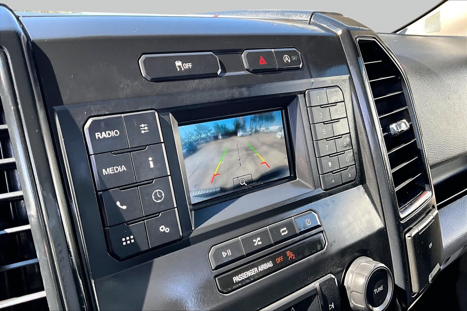 Used 2020 Oxford White Ford XL image 23
