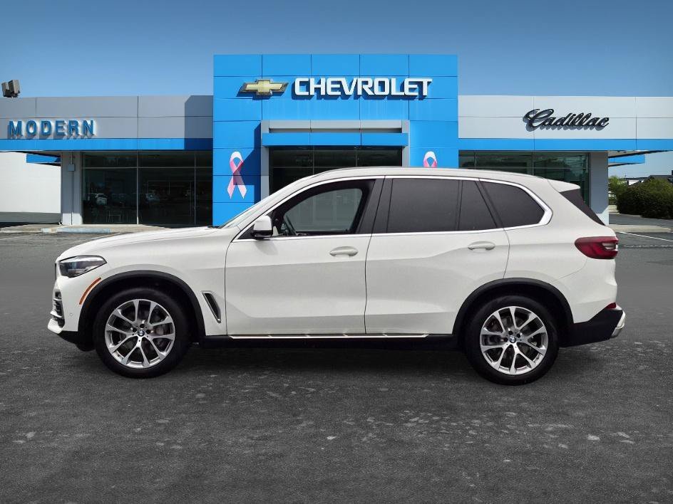 Used 2021 Alpine White BMW xDrive40i image 2