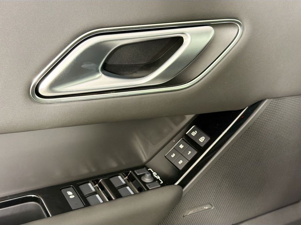 New 2026 Santorini Black Land Rover S image 18
