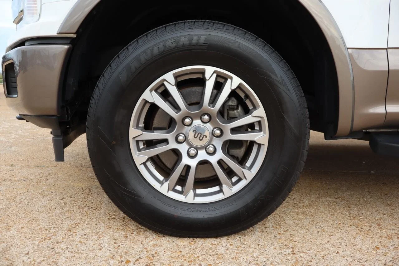 Used 2018 White Platinum Metallic Tri-Coat Ford King Ranch image 12