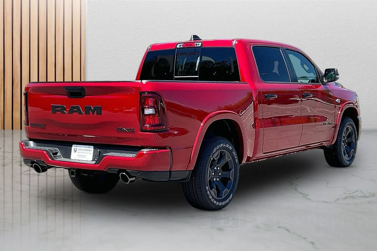 New 2026 Molten Red Pearl-Coat Exterior Paint RAM Big Horn/Lone Star image 9
