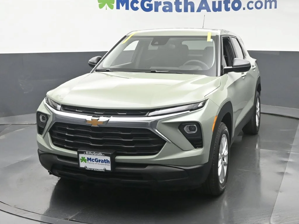 Used 2025 Green Chevrolet LS image 20