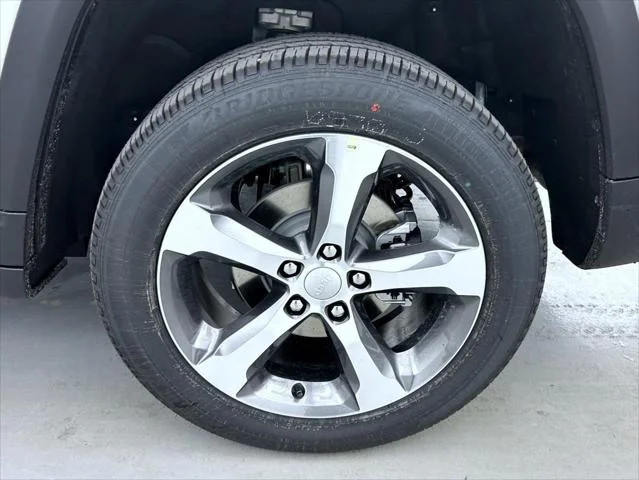 New 2026 Bright White Clear-Coat Exterior Paint Jeep Limited image 22