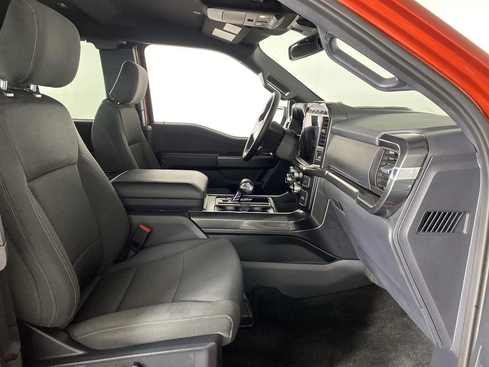 Used 2023 Hot Pepper Red Tinted Clearcoat Ford XLT image 29