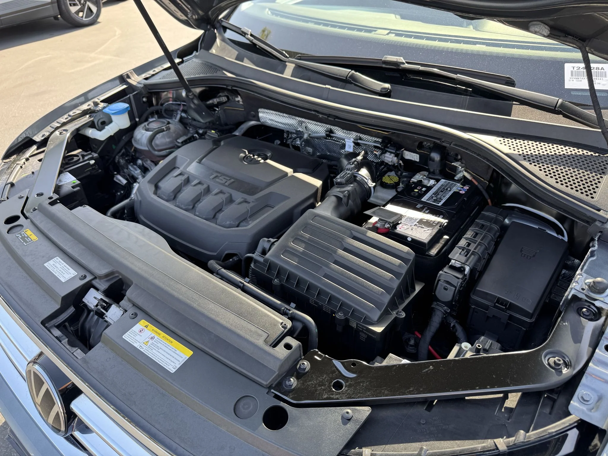 Used 2023 Platinum Gray Metallic Volkswagen SE image 31