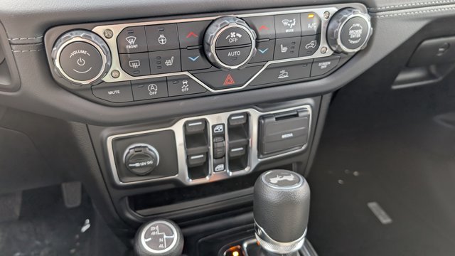 New 2026 Black Clear-Coat Exterior Paint Jeep Sahara image 18