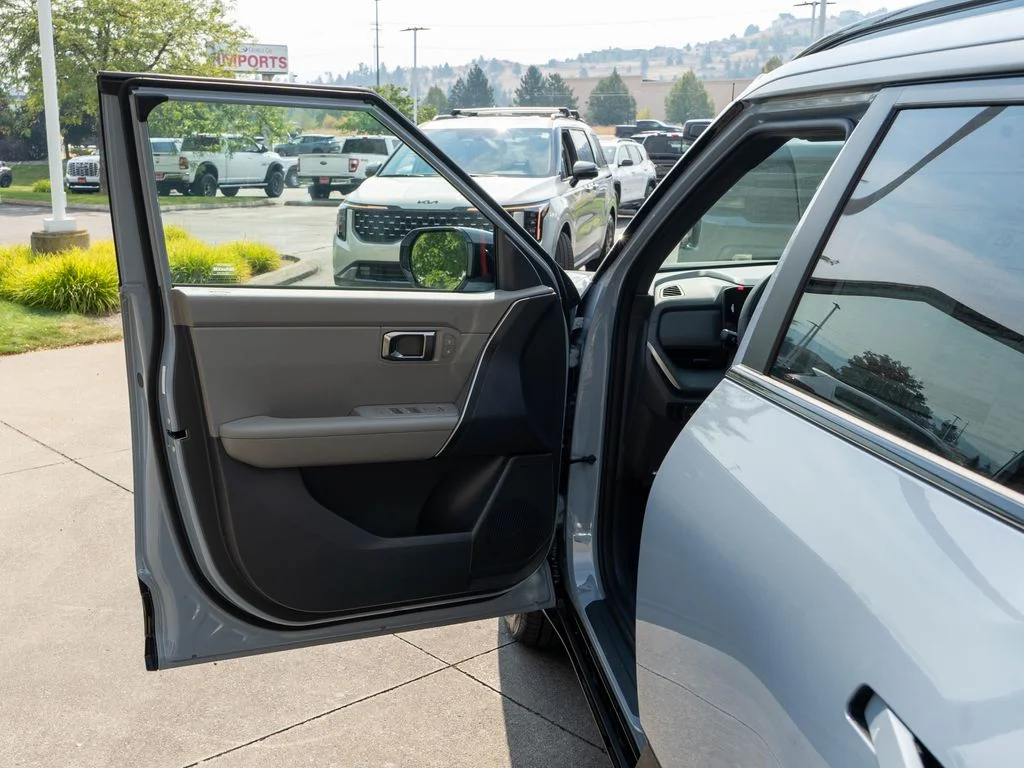 New 2027 Pale Gray Kia X-Line S image 16