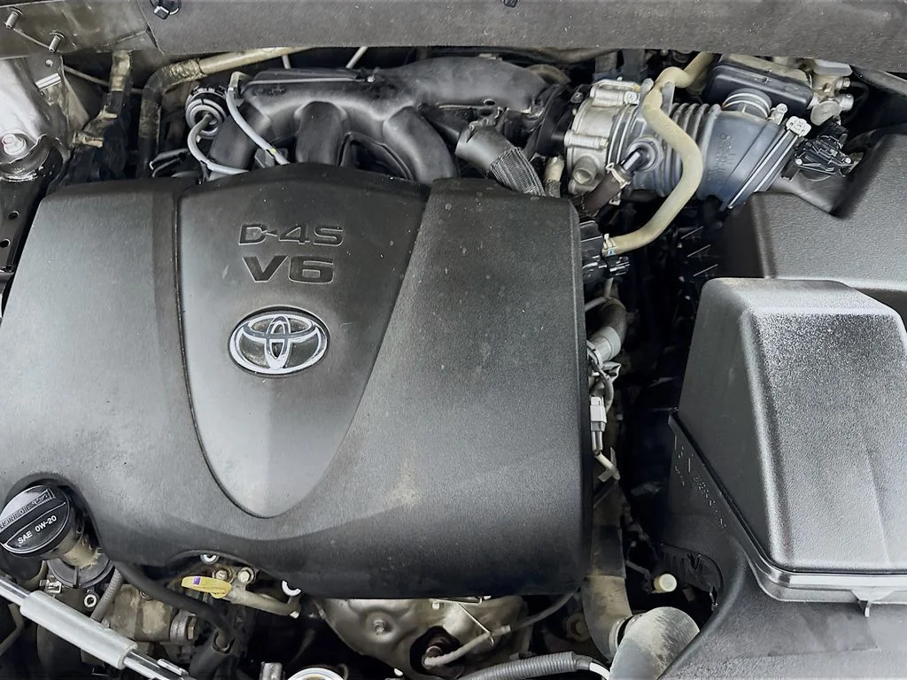 Used 2018 Gray Toyota XLE image 41