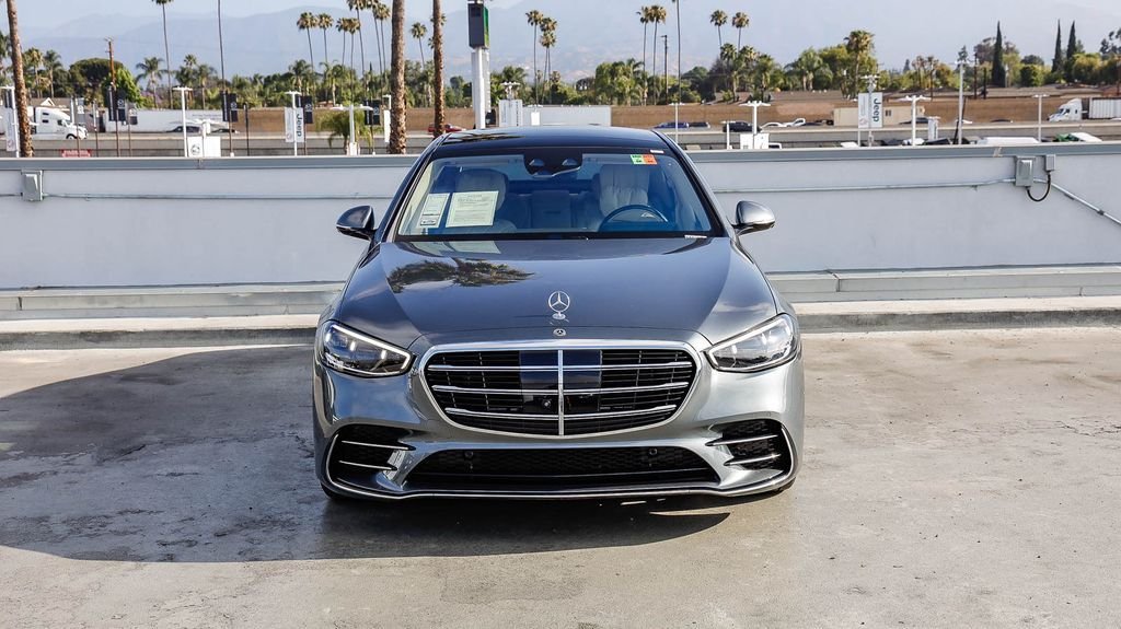 Used 2025 Selenite Gray Metallic Mercedes-Benz S 580 image 3