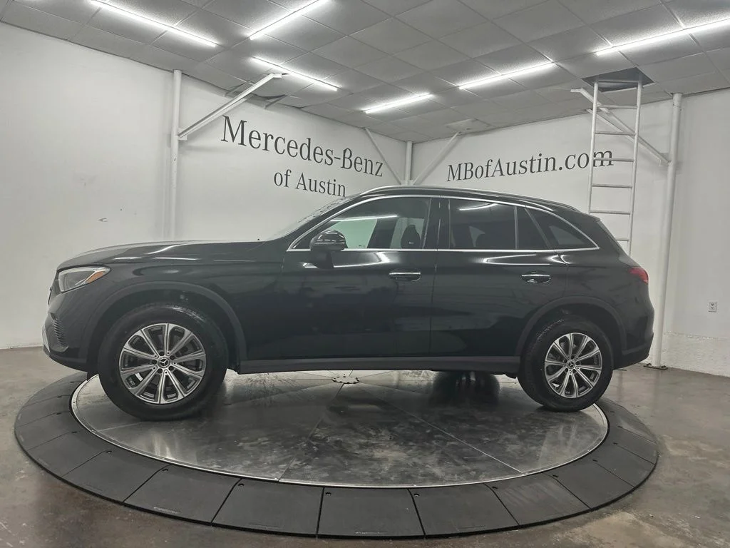 New 2026 Black Mercedes-Benz GLC 300 image 4