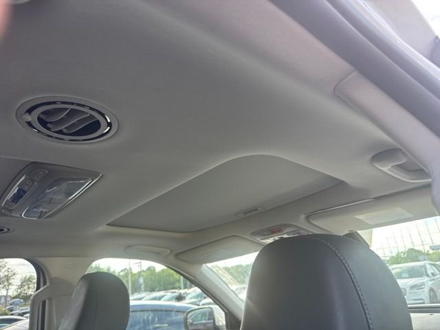 Used 2024 White Kia S image 7
