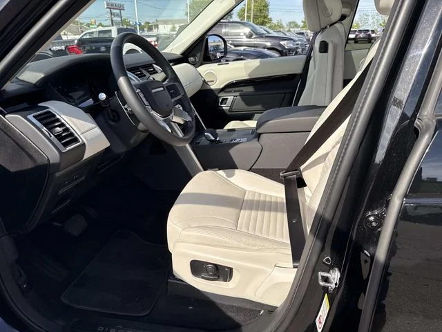 Used 2025 White Land Rover S image 25