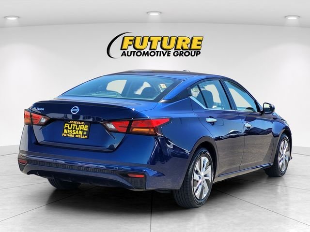 Used 2022 Blue Nissan 2.5 S image 4