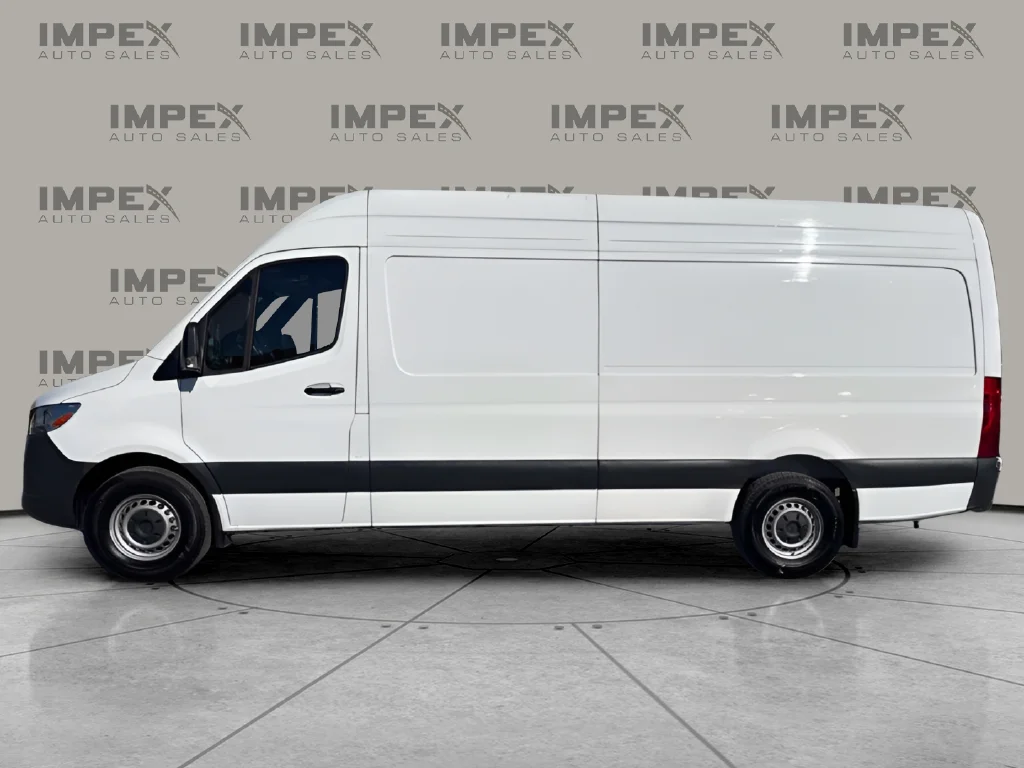 Used 2025 White Mercedes-Benz Cargo 170 WB image 2