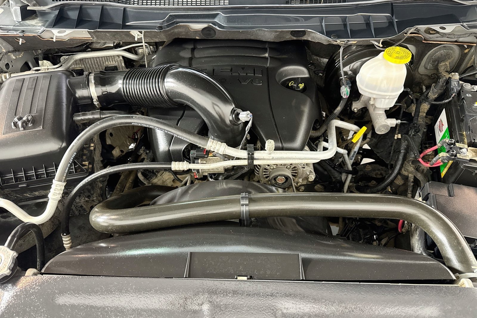 Used 2019 Bright Silver Metallic Clearcoat Ram SLT image 26