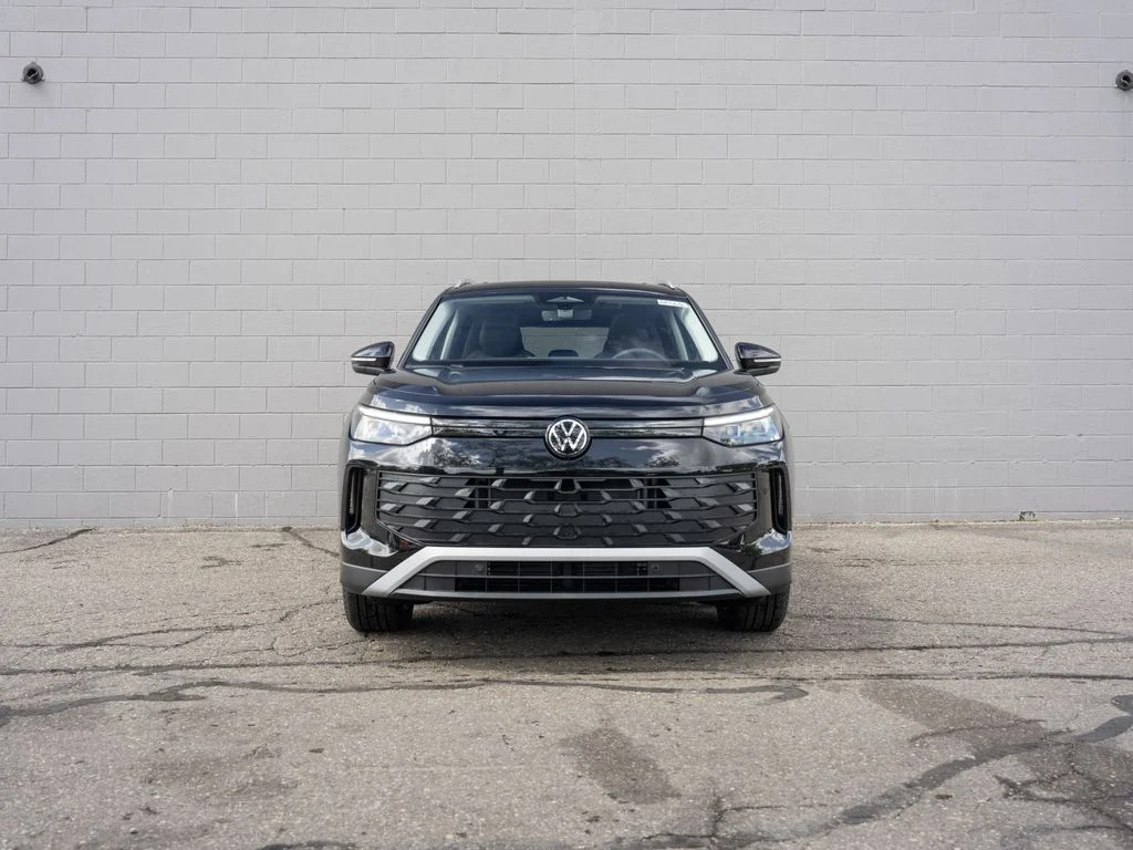 New 2026 Deep Black Pearl Volkswagen 2.0T SE image 2