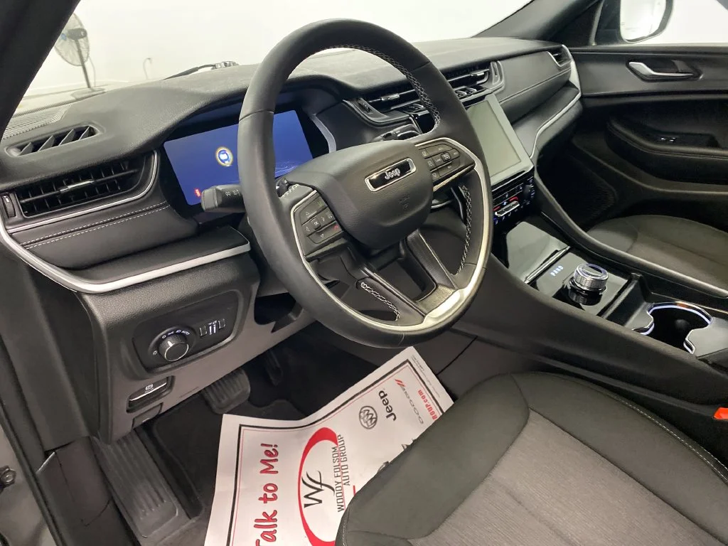 Used 2025 Gray Jeep Laredo image 14