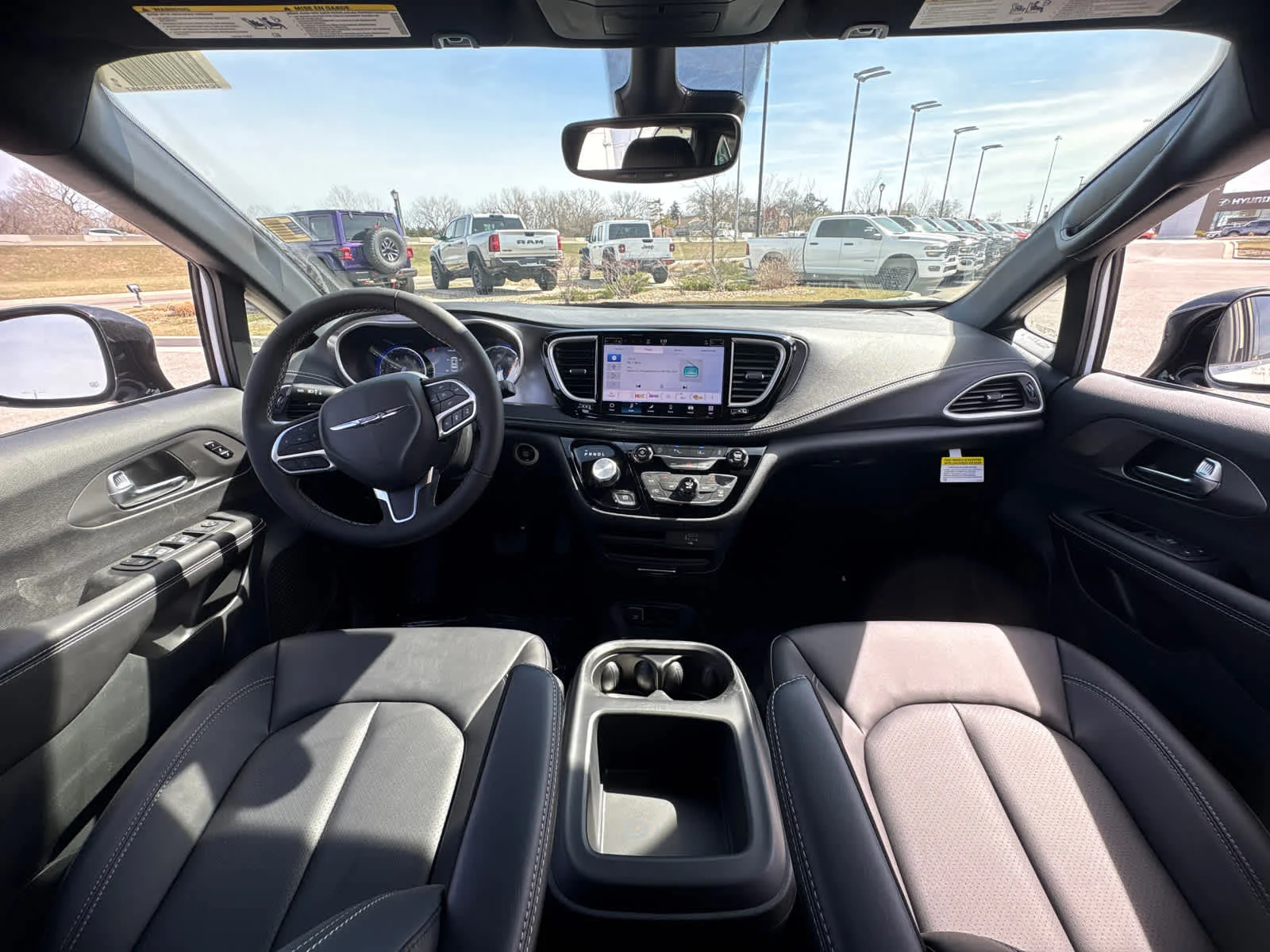 New 2026 Bright White Clearcoat Chrysler Select image 18
