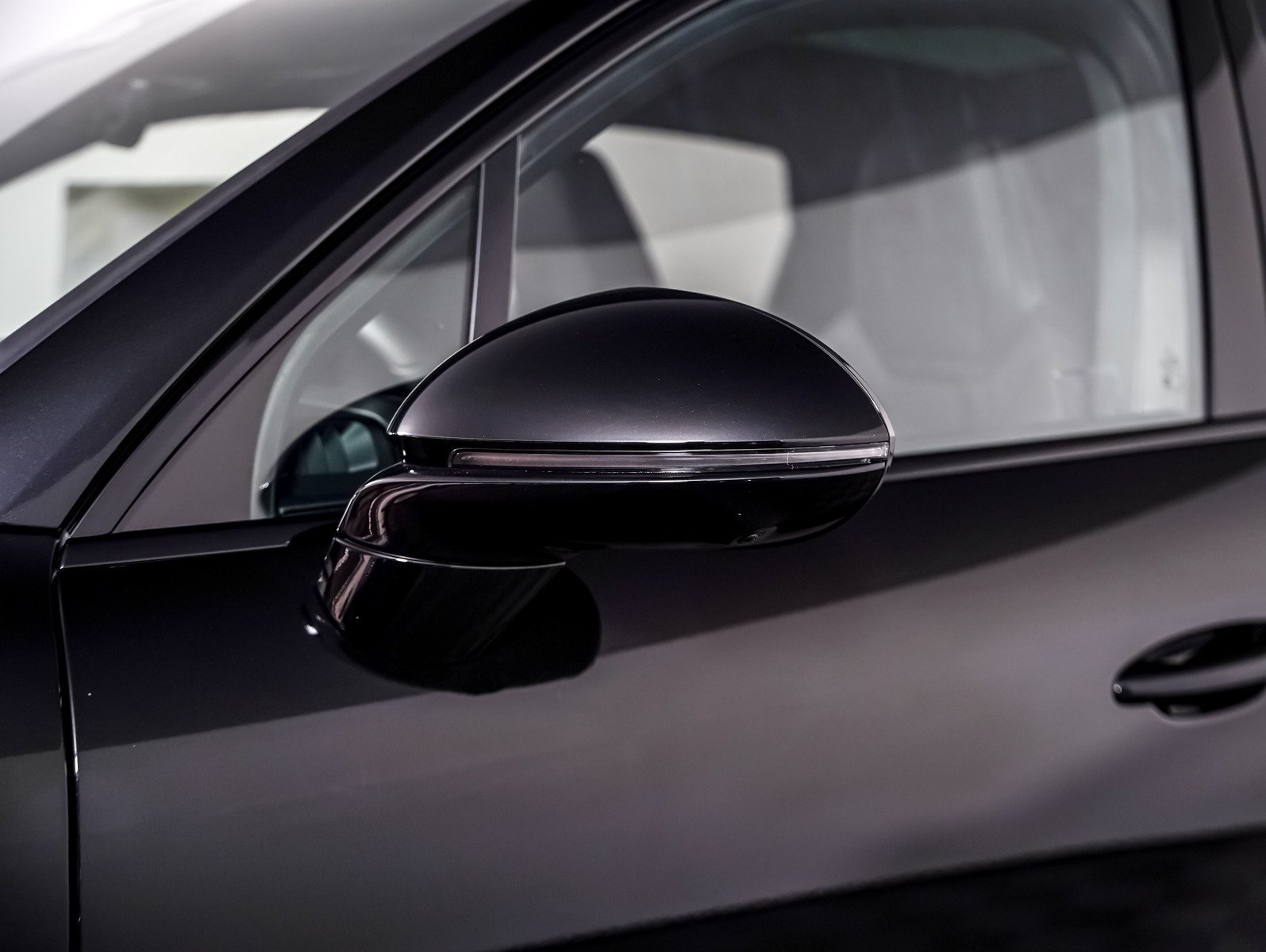 New 2026 CHROMITE BLACK Porsche Turbo E-Hybrid image 29