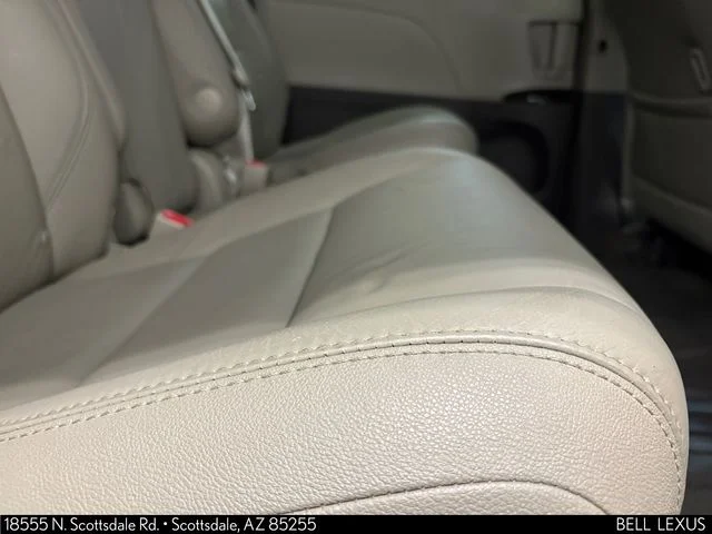 Used 2017  Toyota XLE image 23