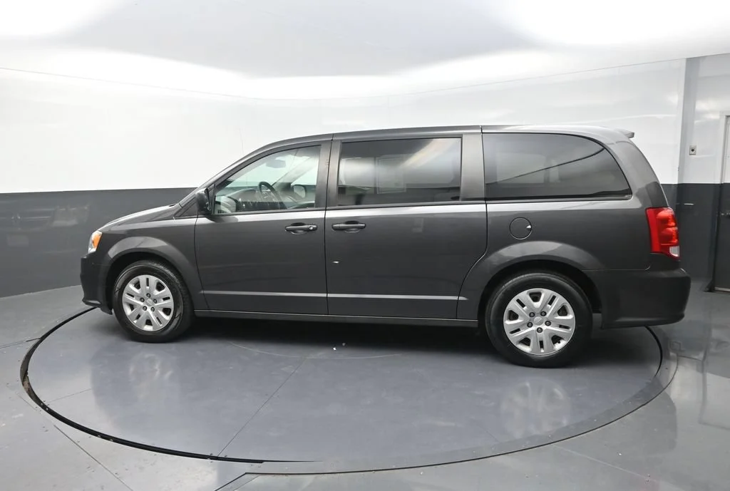 Used 2018 Gray Dodge SE image 6