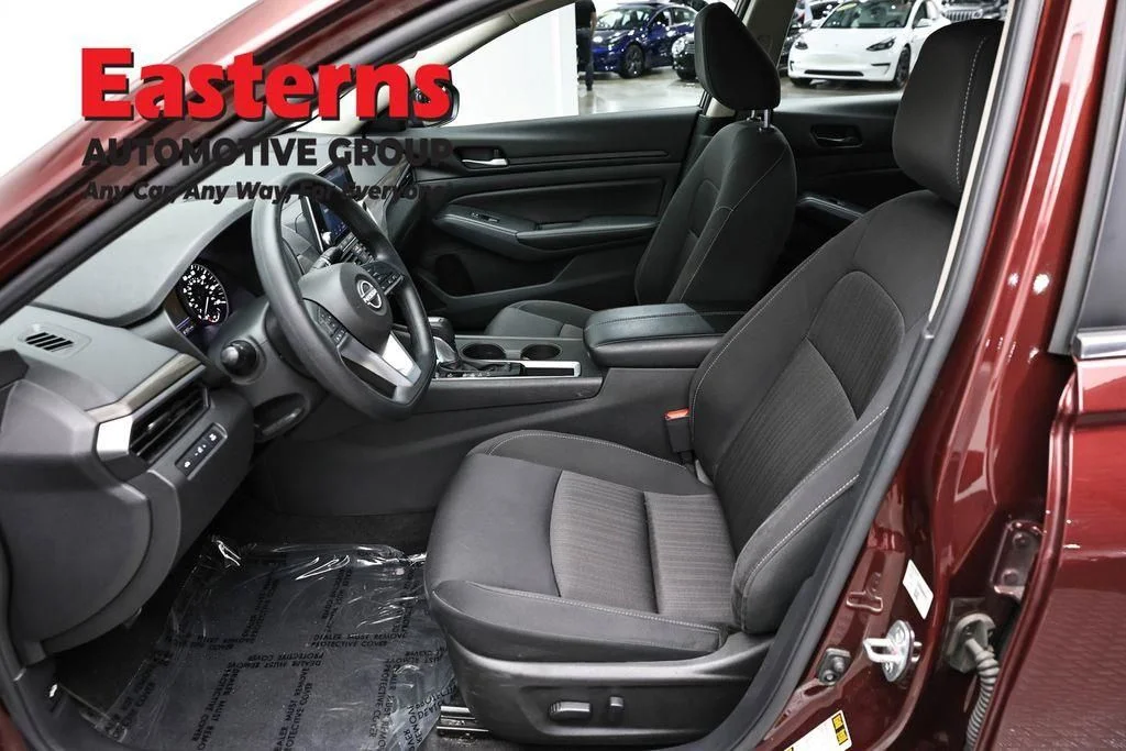 Used 2025 Red Nissan 2.5 SV image 16