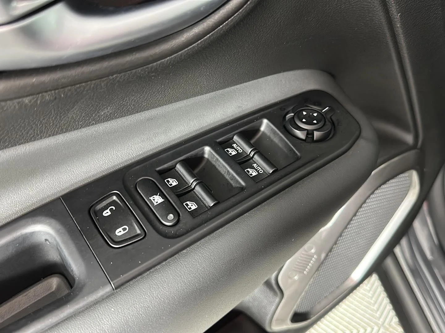 Used 2022 Graphite Gray Jeep Latitude image 16