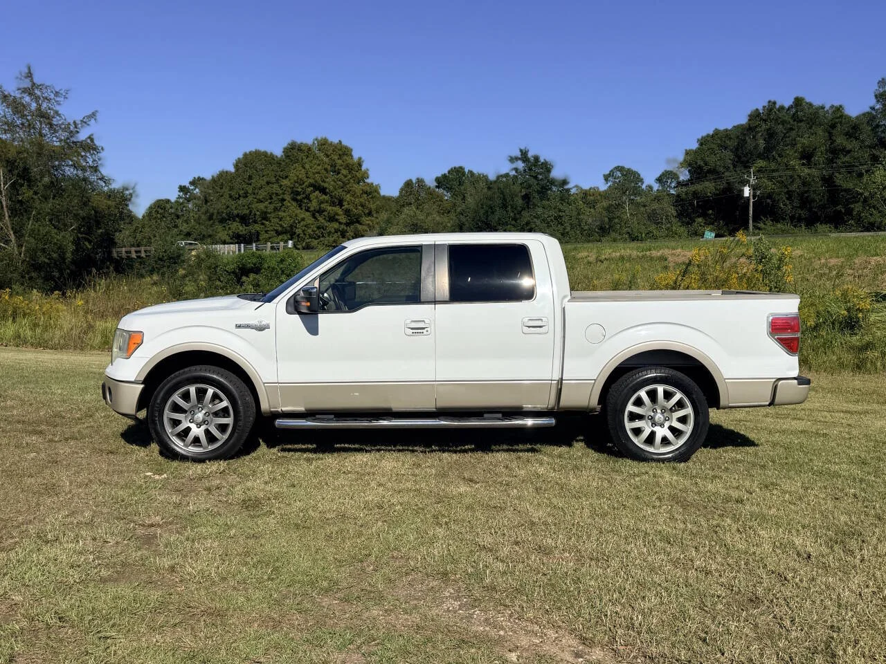 Used 2010 White Ford King Ranch 4x2 4dr SuperCrew Styleside 5.5 ft. SB image 2