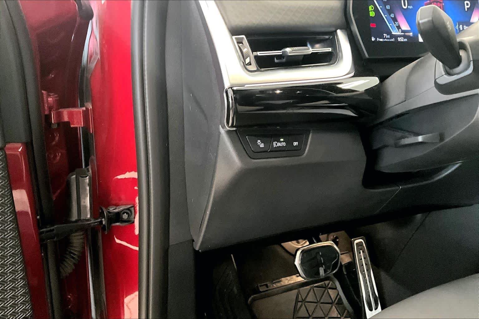 Used 2025 Vegas Red Metallic BMW xDrive28i image 30