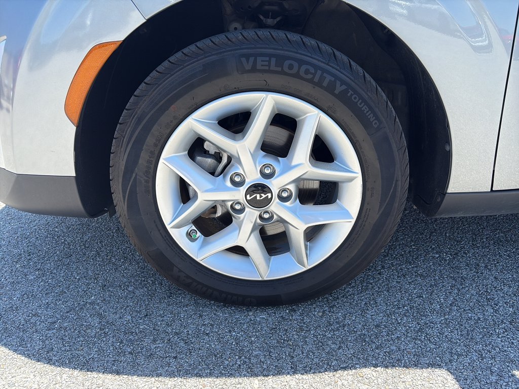 Used 2024 GRAY Kia LX image 9