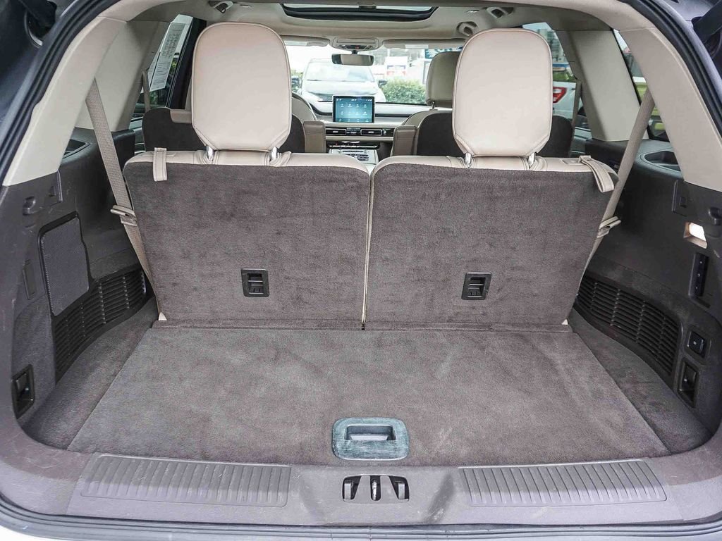 Used 2022 White Lincoln Standard image 24