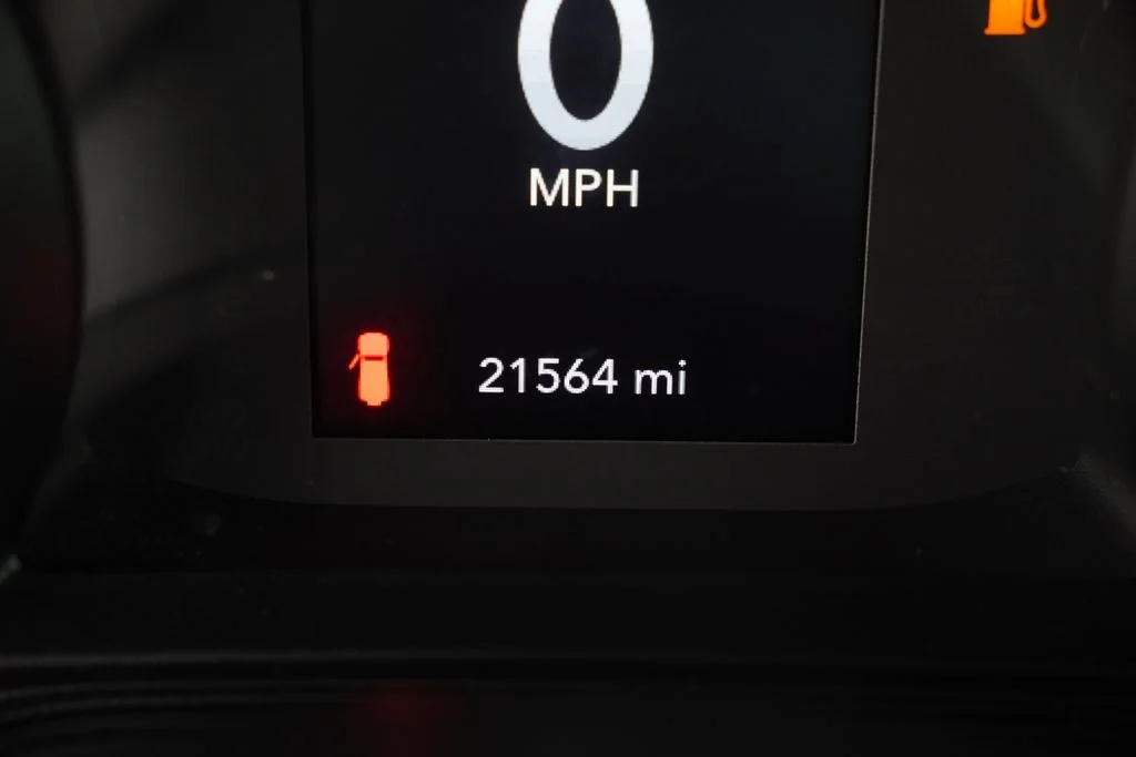 Used 2025 White Jeep Sport S image 17
