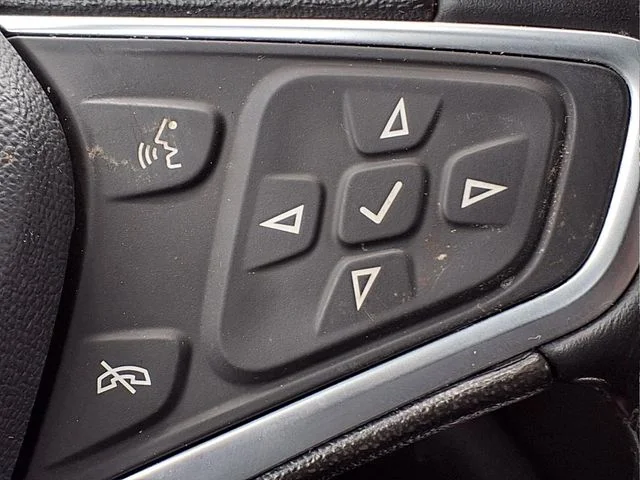 Used 2022 Silver Chevrolet LT image 22