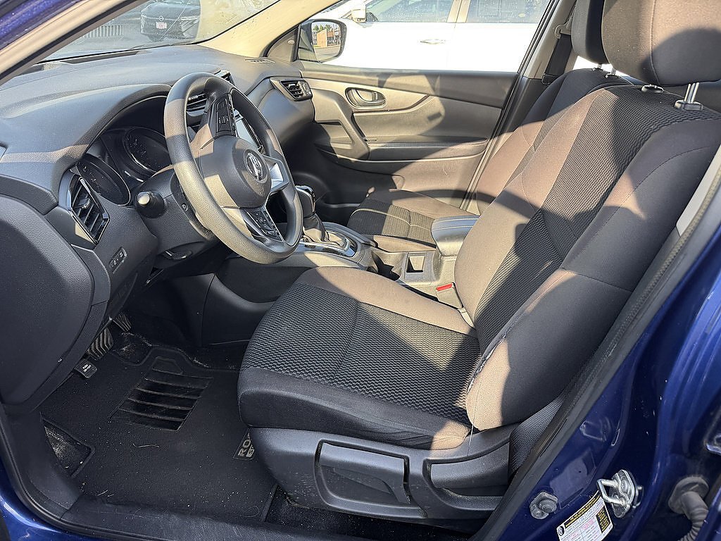 Used 2019 Caspian Blue Metallic Nissan S image 27