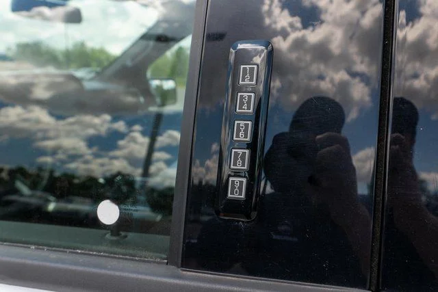 Used 2022 White Metallic Ford XLT image 12