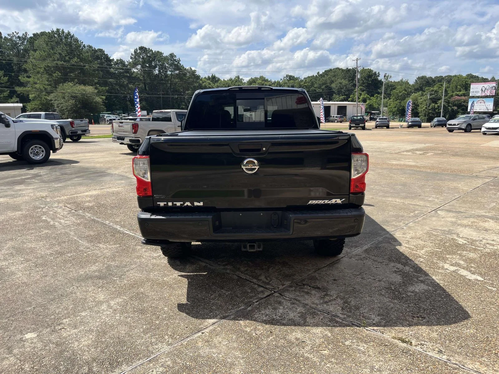 Used 2018 Magnetic Black Nissan 4x4 Crew Cab PRO-4X image 6
