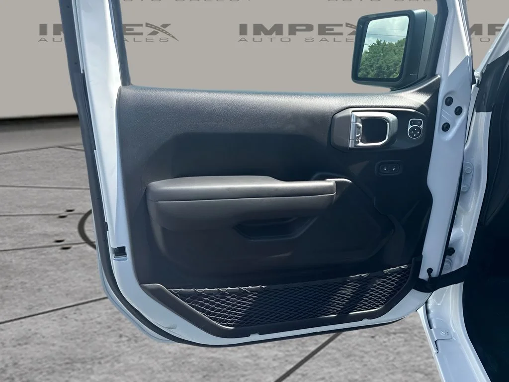 Used 2025 White Jeep Sport S image 19