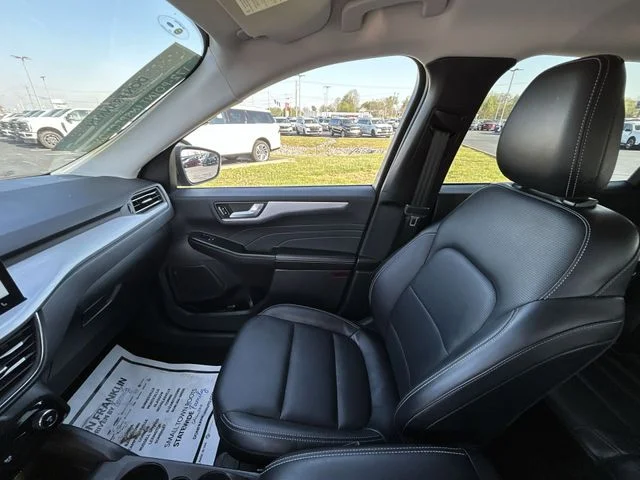 Used 2025  Ford Platinum image 13