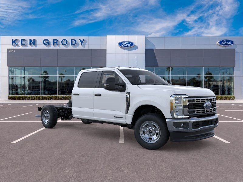2026 Ford F-350 XL 4x4 Crew Cab 179-In SRW's photo